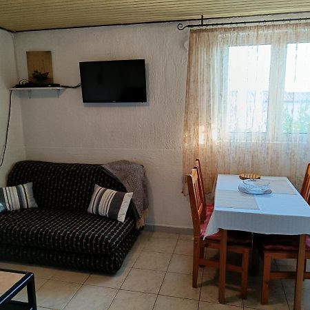 Apartments Luka Tisno Exterior photo