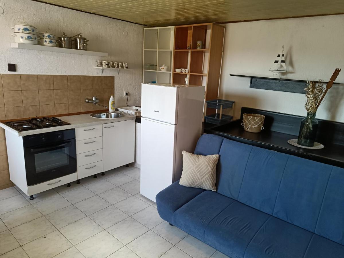 Apartments Luka Tisno Exterior photo