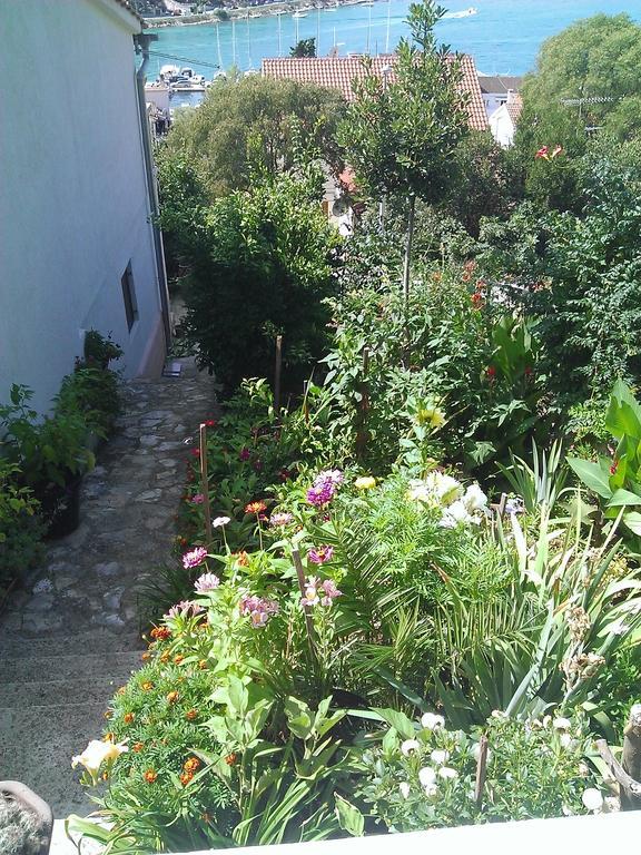 Apartments Luka Tisno Exterior photo