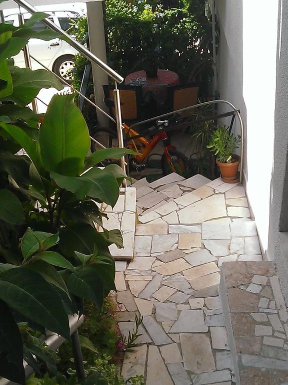 Apartments Luka Tisno Exterior photo