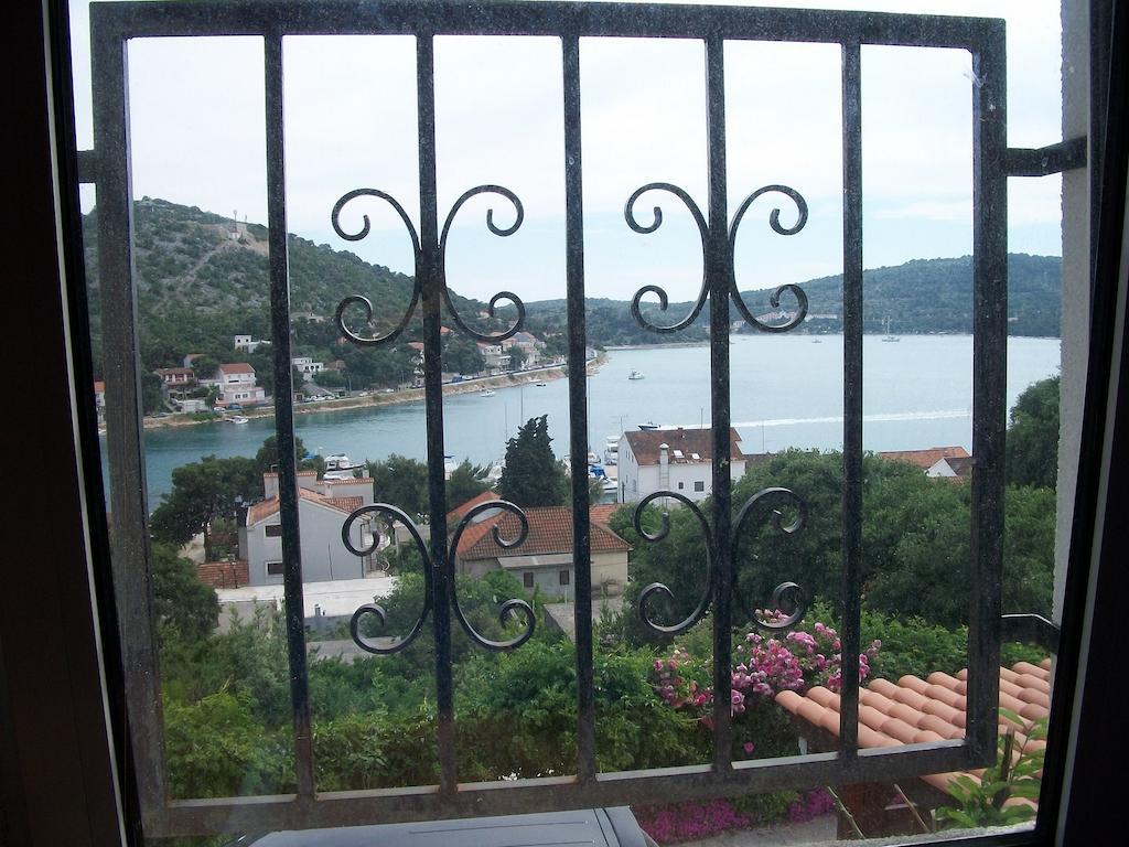 Apartments Luka Tisno Exterior photo