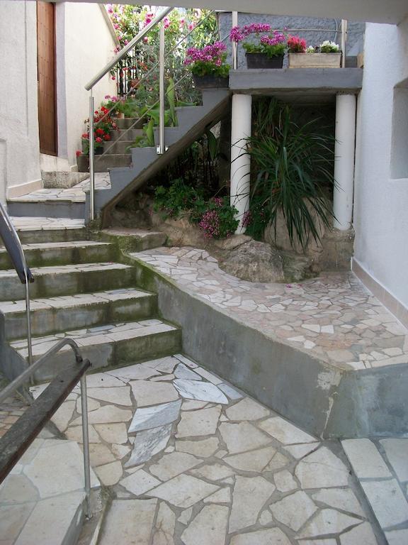 Apartments Luka Tisno Exterior photo