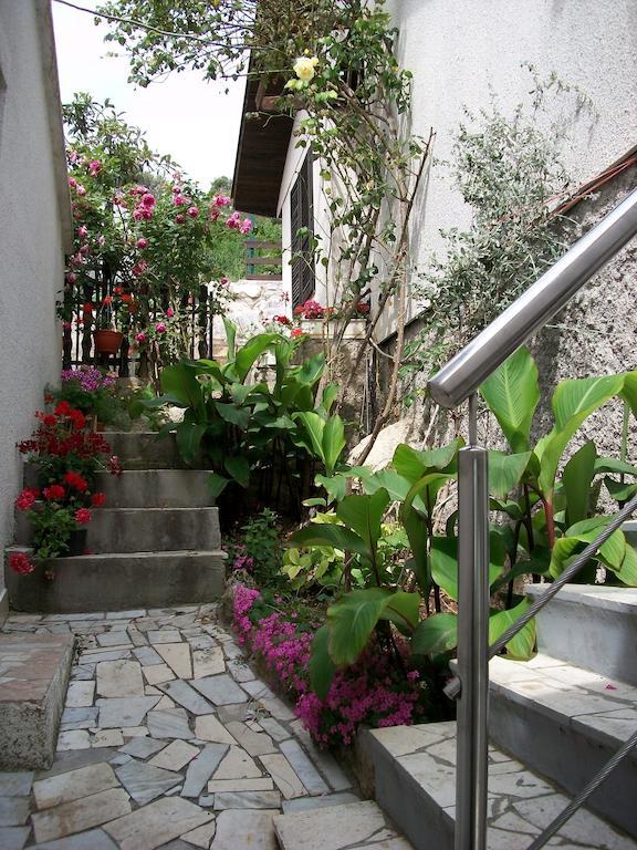 Apartments Luka Tisno Exterior photo